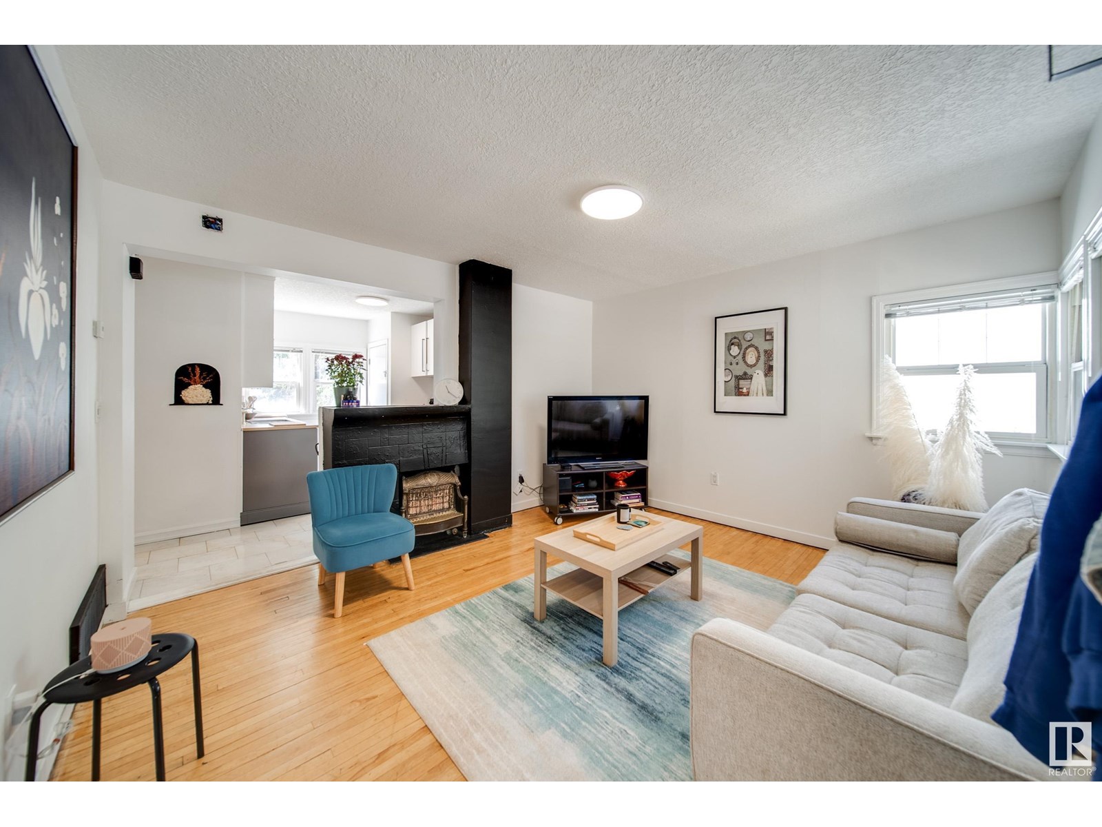 10711 76 AV NW