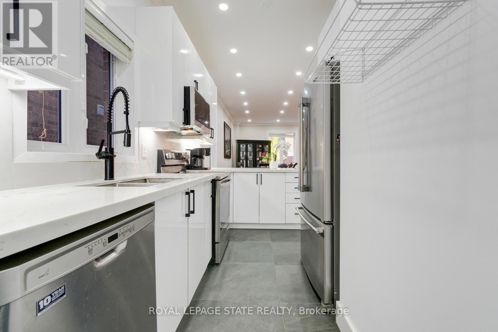 33 PANORAMA WAY