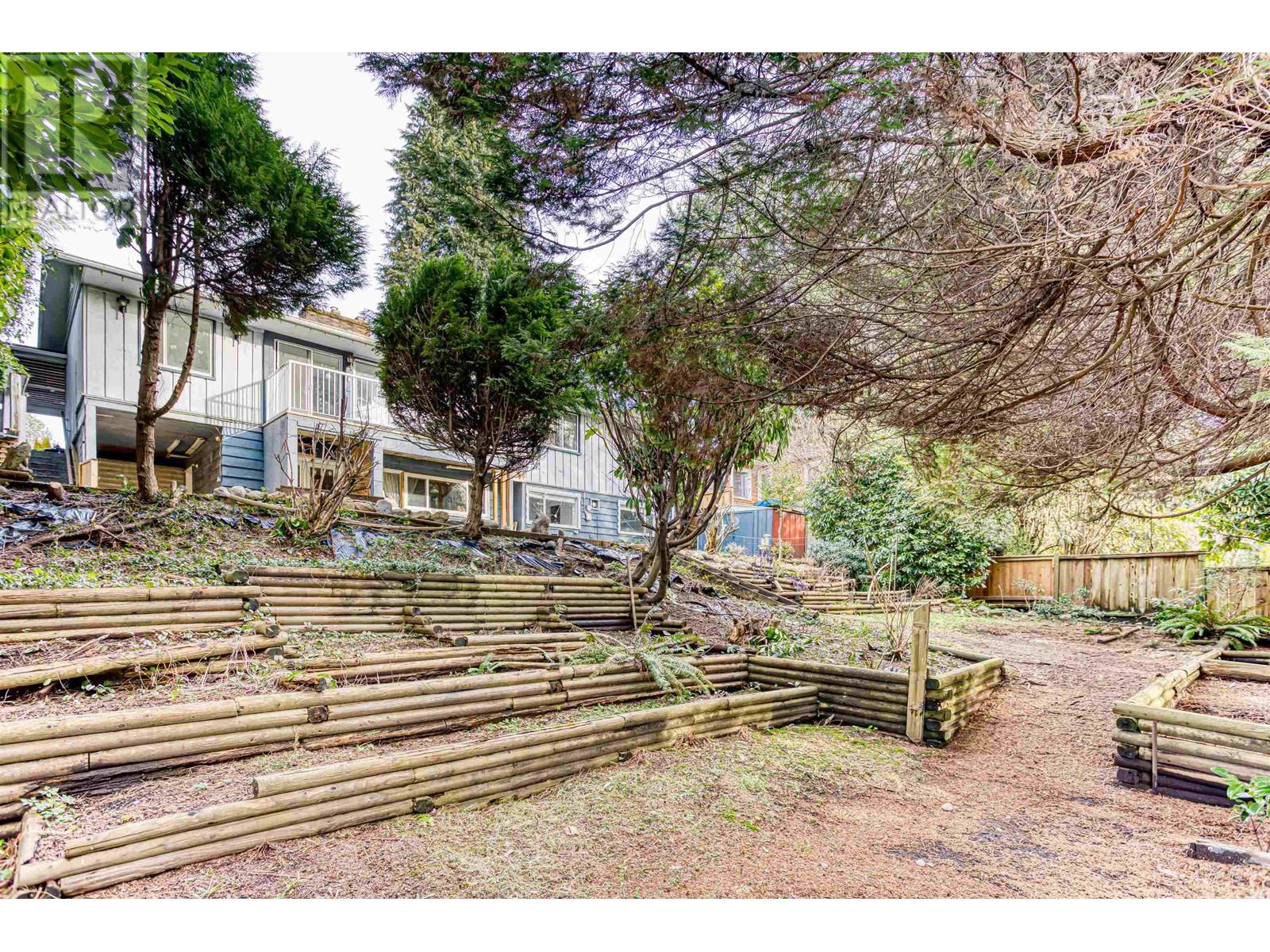 1025 RIDGEWOOD DRIVE