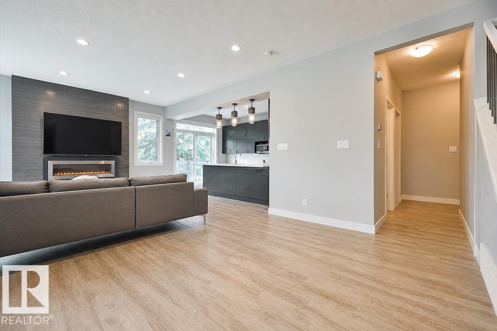 7202/7204 98 ST NW