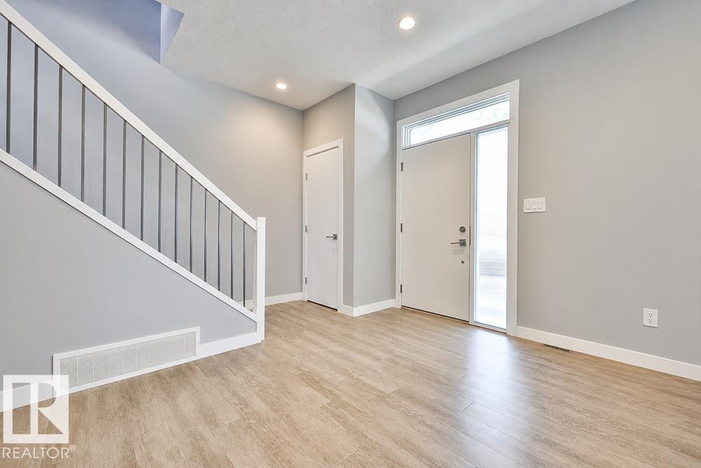 7202/7204 98 ST NW