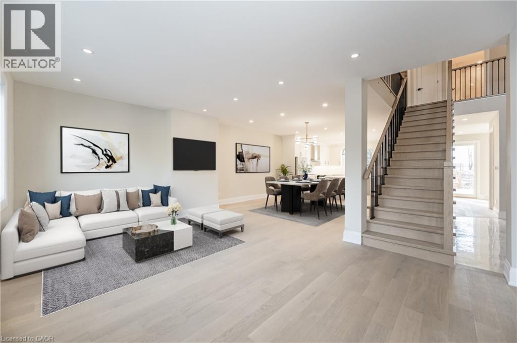 1105 MAIN Street E