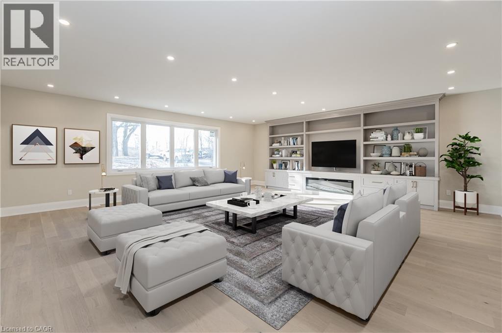 1105 MAIN Street E