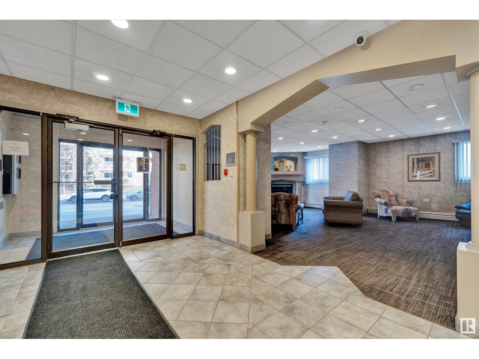 #303 10150 117 ST NW