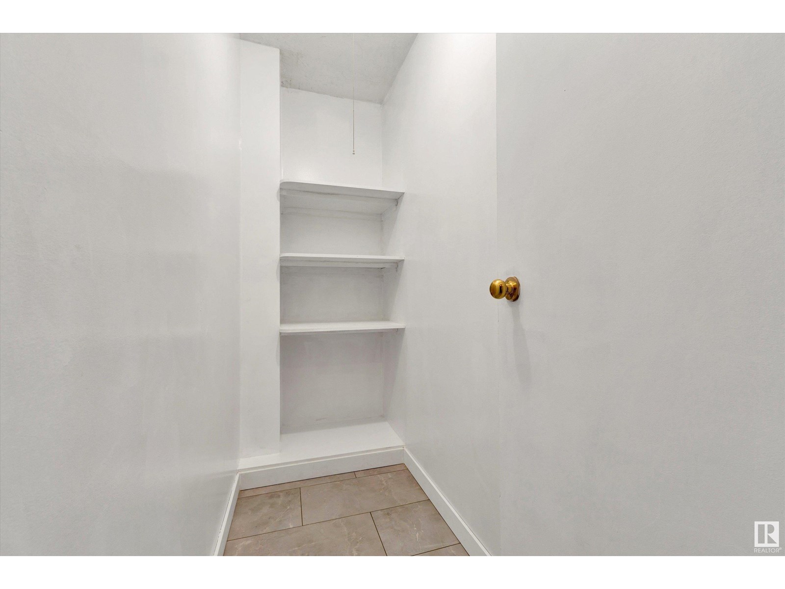 #303 10150 117 ST NW