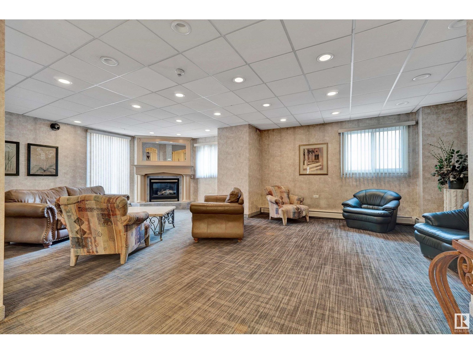 #303 10150 117 ST NW
