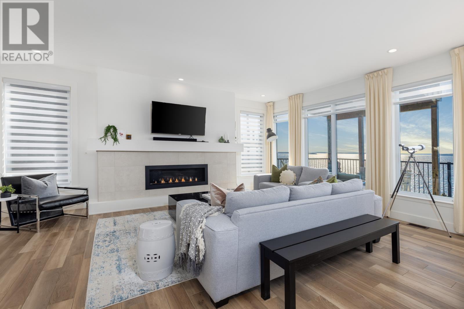 9 Oceans Edge
