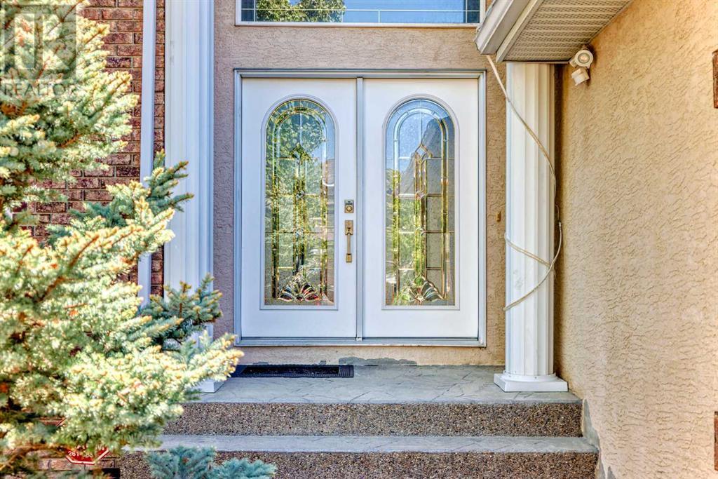 73 Simcoe Close SW