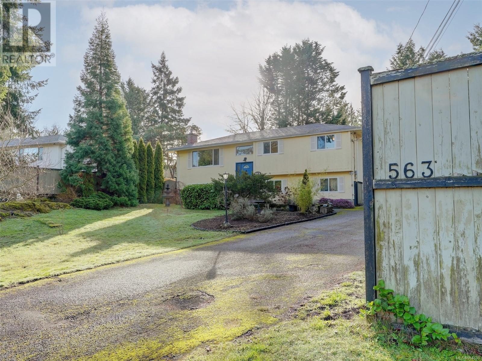 563 Phelps Ave