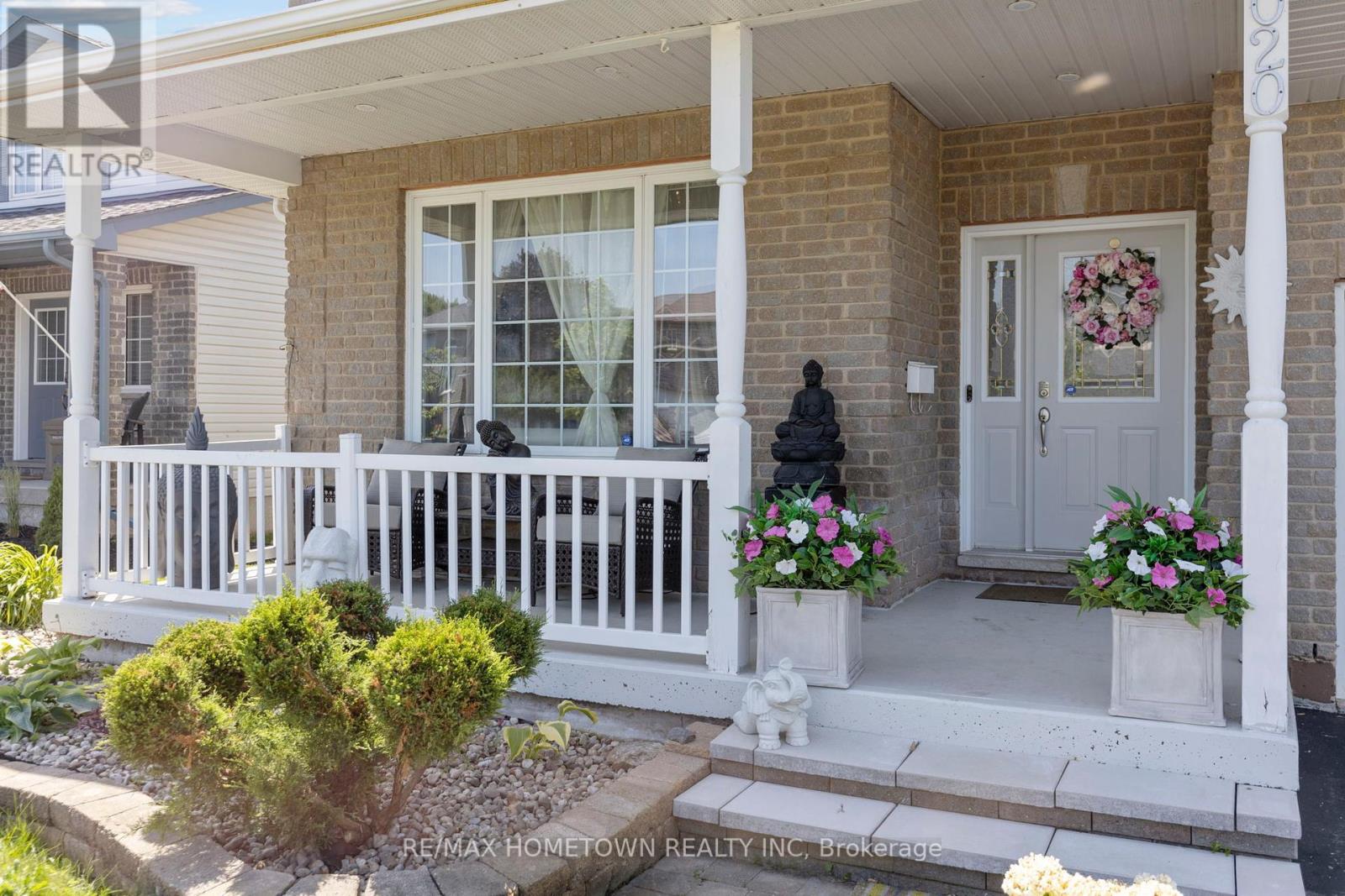 1020 CRESTWOOD DRIVE