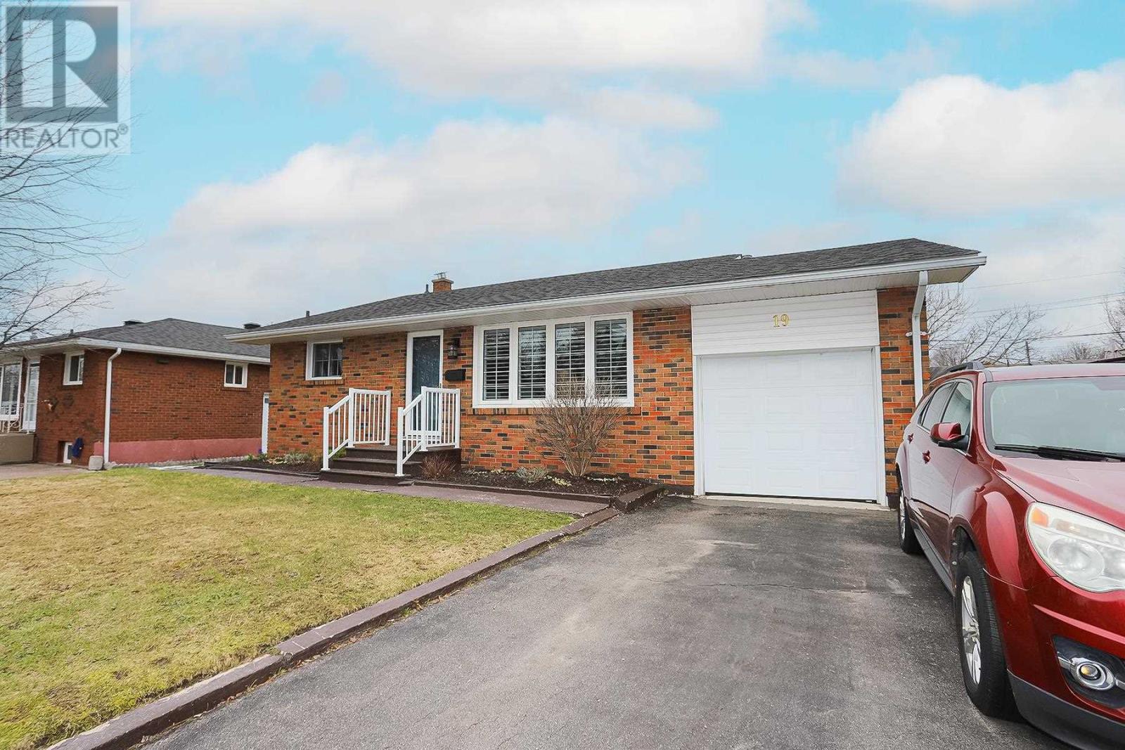 Homes for Sale Sault Ste. Marie 19 Pretoria HL