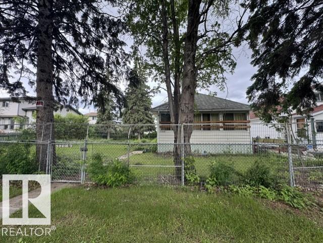 12016 81 ST NW
