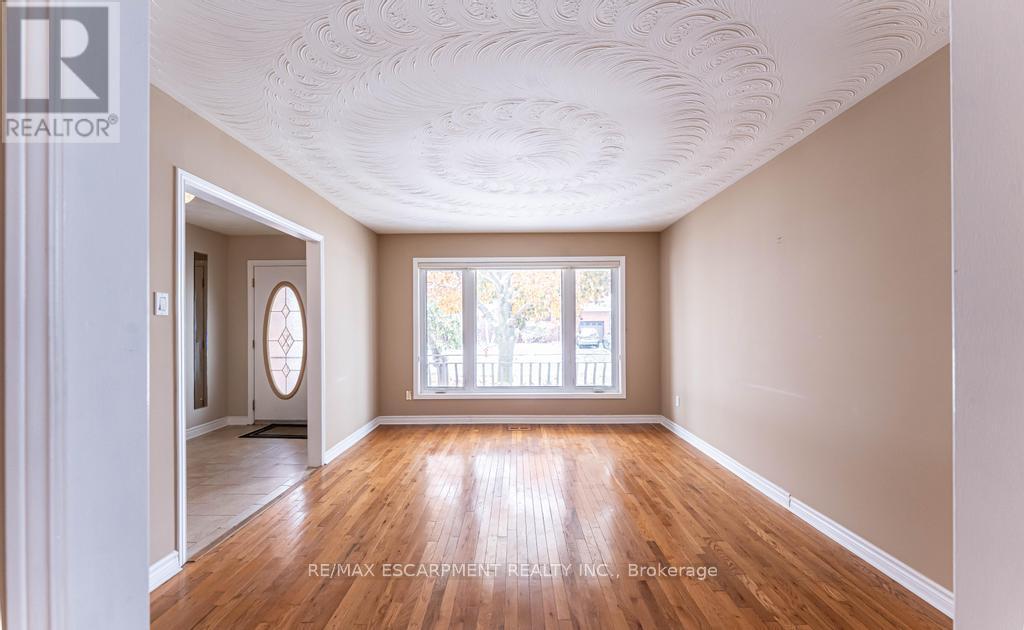 162 SOLOMON CRESCENT