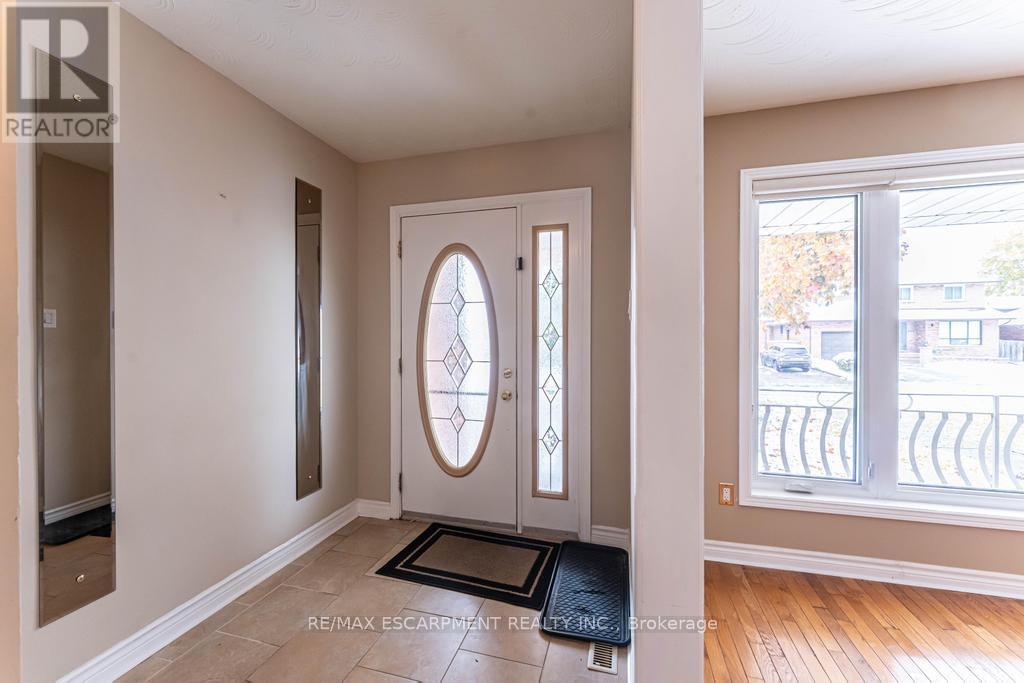 162 SOLOMON CRESCENT