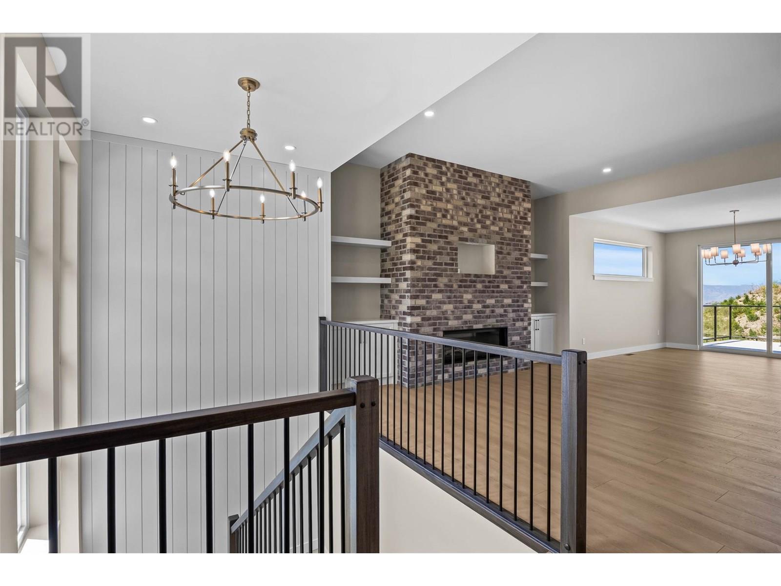 2084 LINFIELD Drive