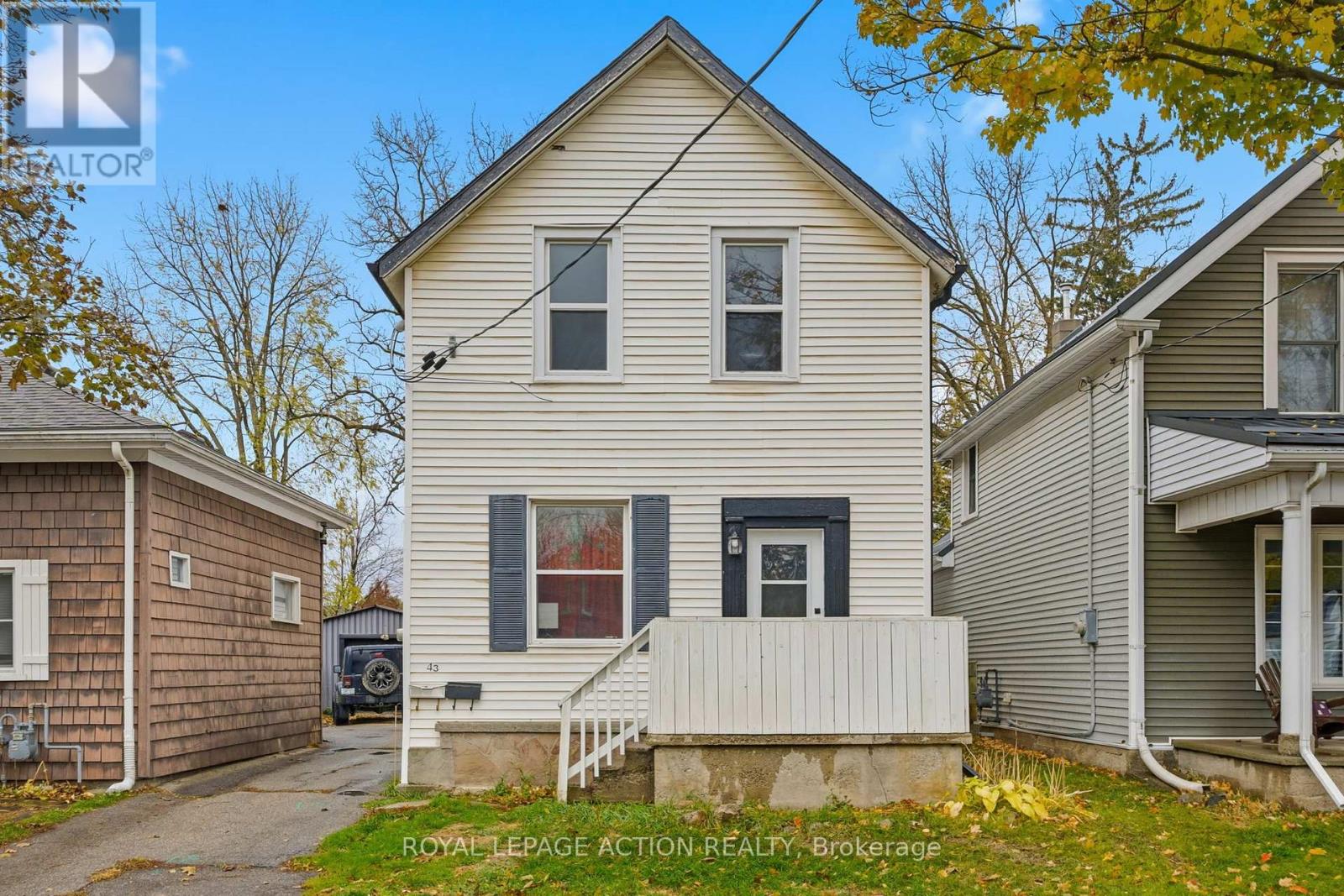 Photo 1 of 13 — 43 RICHARDSON STREET, Brantford, ON N3T1H7