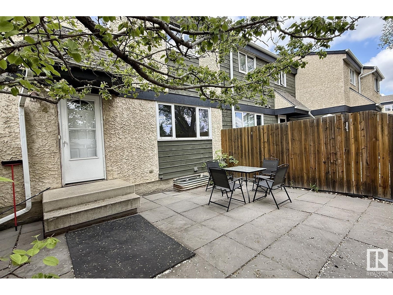 4 BELMEAD GARDENS GD NW