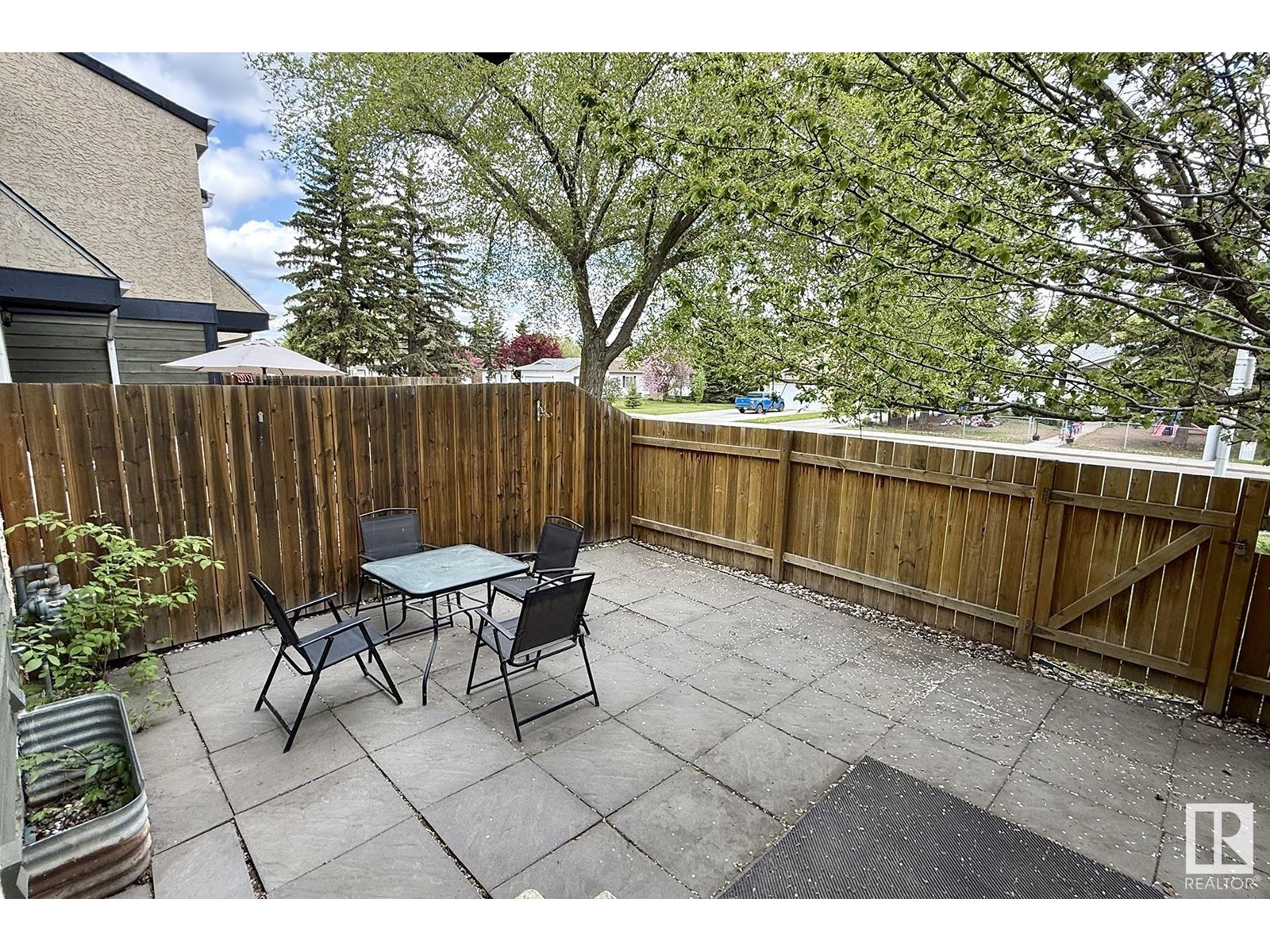 4 BELMEAD GARDENS GD NW