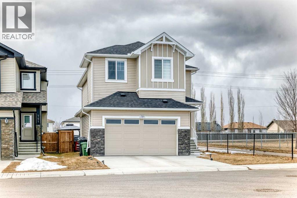 753 Edgefield Crescent