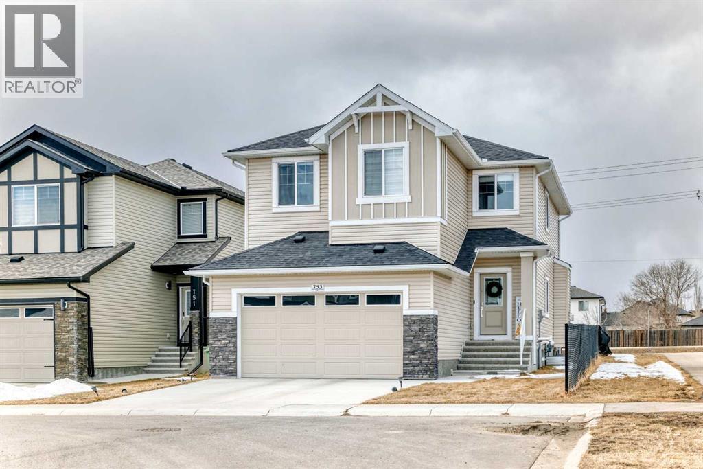 753 Edgefield Crescent