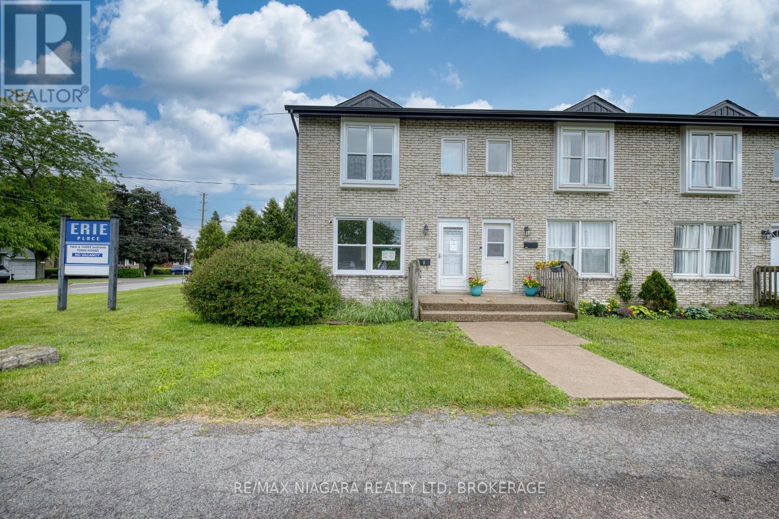 Photo 1 of 23 — 1 - 252 BERTIE STREET Unit 1, Fort Erie (Central), ON L2A1Z6