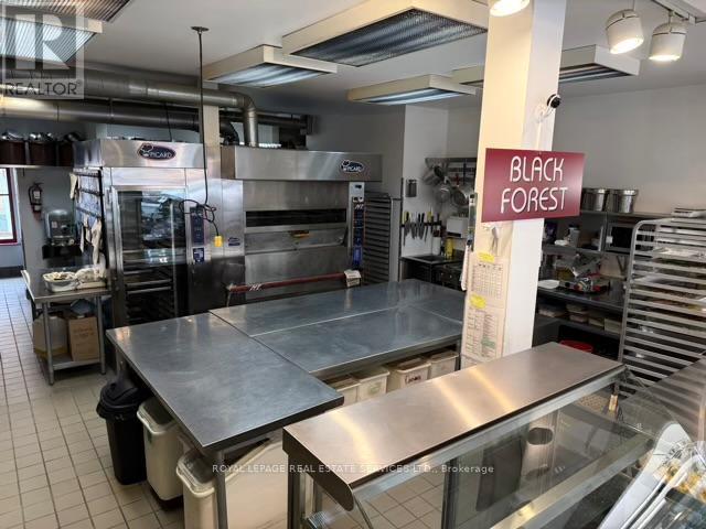 184 LAKESHORE ROAD E