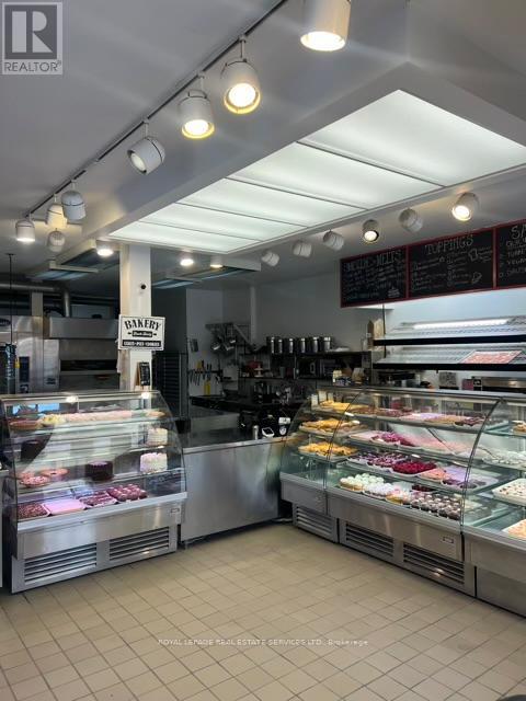 184 LAKESHORE ROAD E