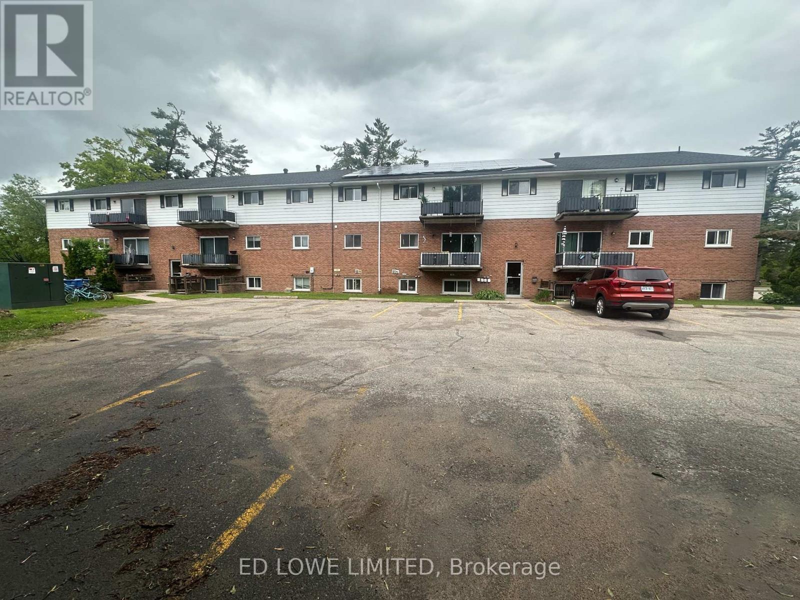 105 WINEWOOD AVENUE W