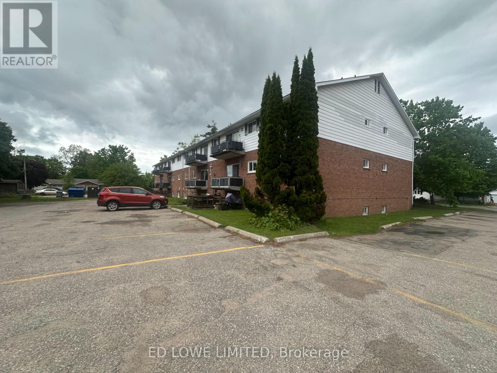 105 WINEWOOD AVENUE W