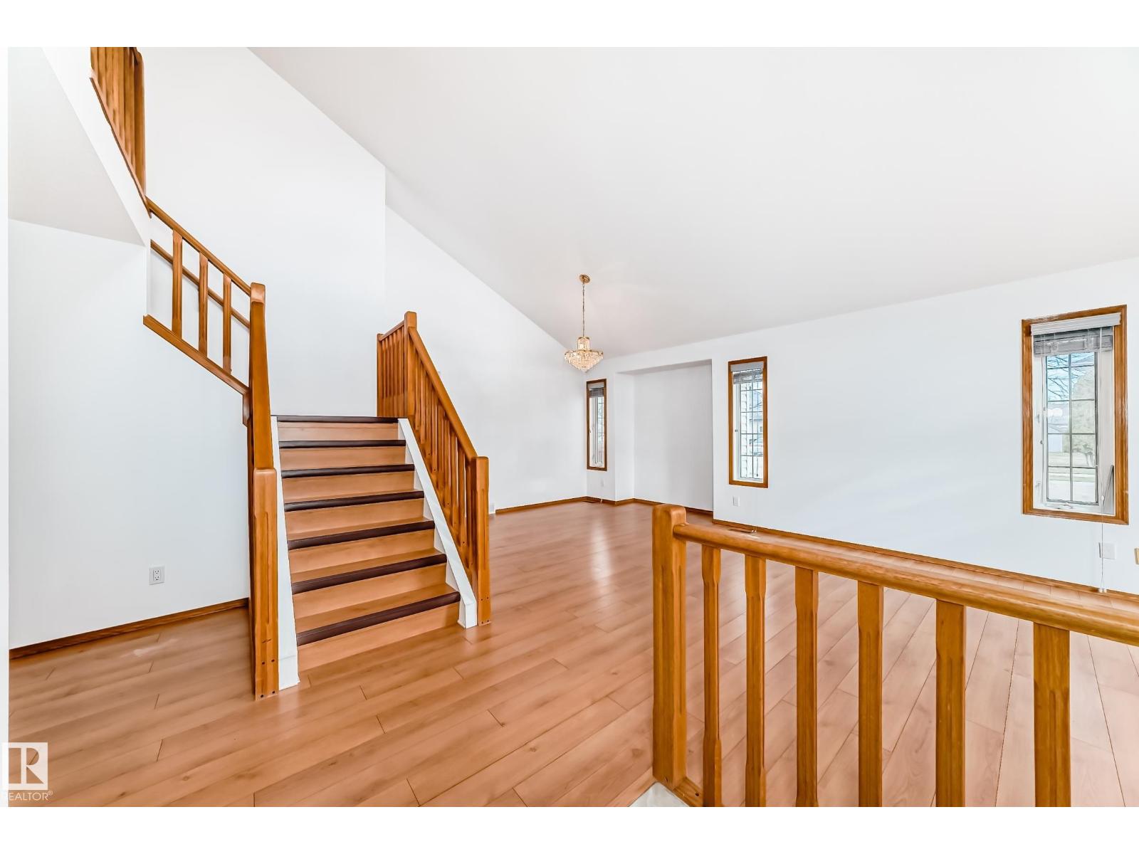4631 43 AV NW