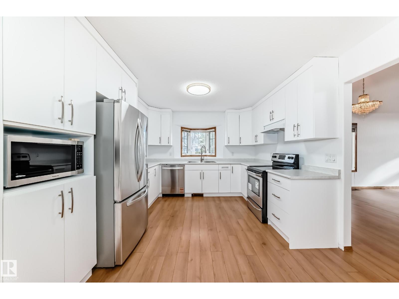 4631 43 AV NW