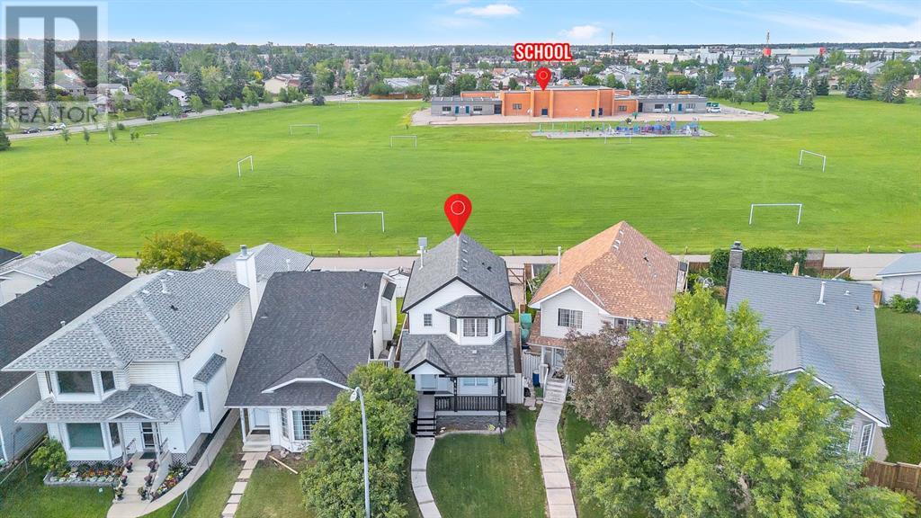 106 Erin Meadow Close SE