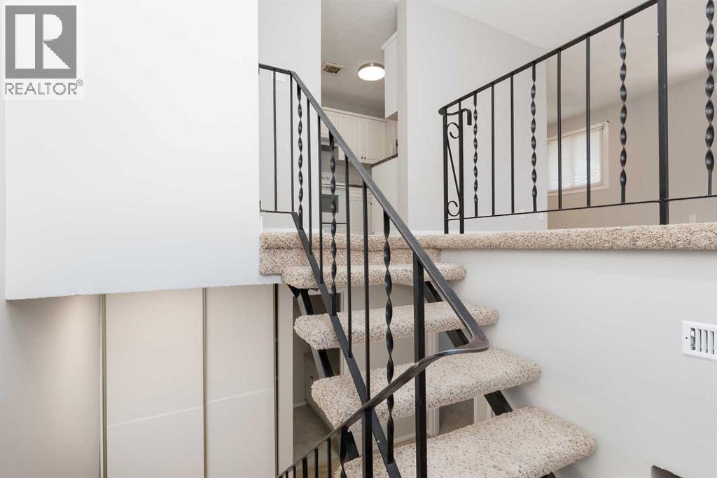 13, 5 Acadia Road W