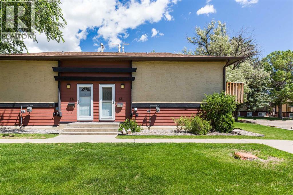 13, 5 Acadia Road W