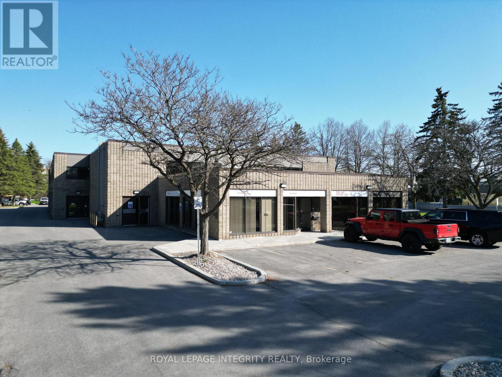 Photo 1 of 16 — 3 - 155 TERENCE MATTHEWS CRESCENT Unit 3, Ottawa, ON K2M2A8