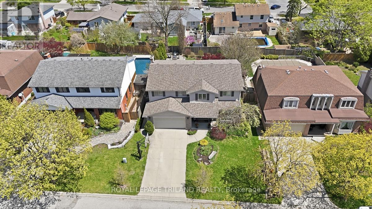 48 TAMARACK CRESCENT