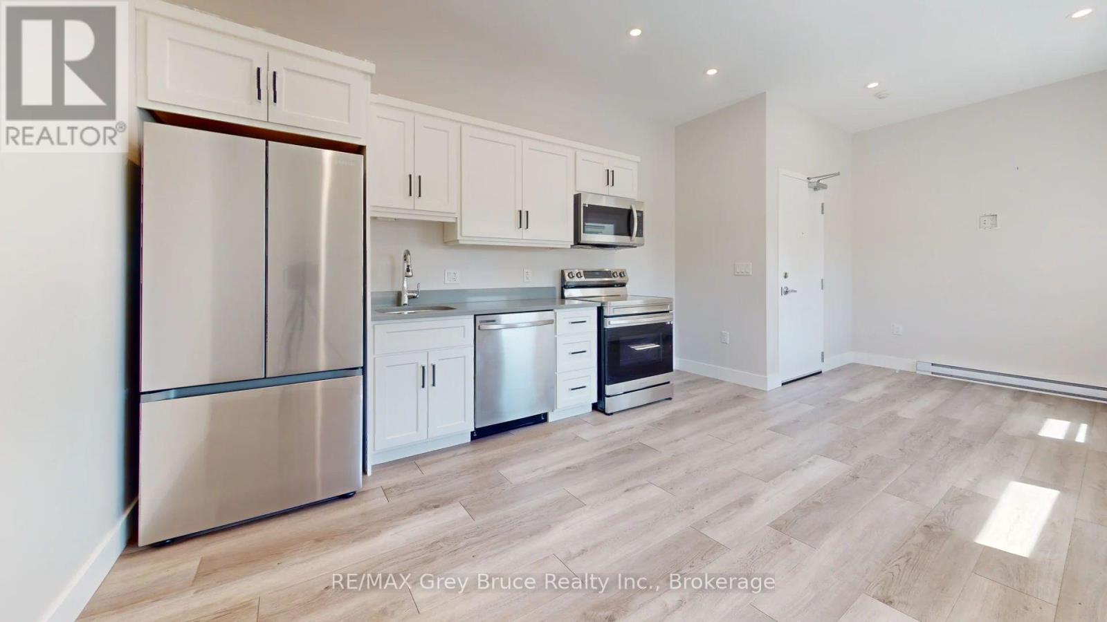 UNIT 11 - 39 1ST AVENUE S