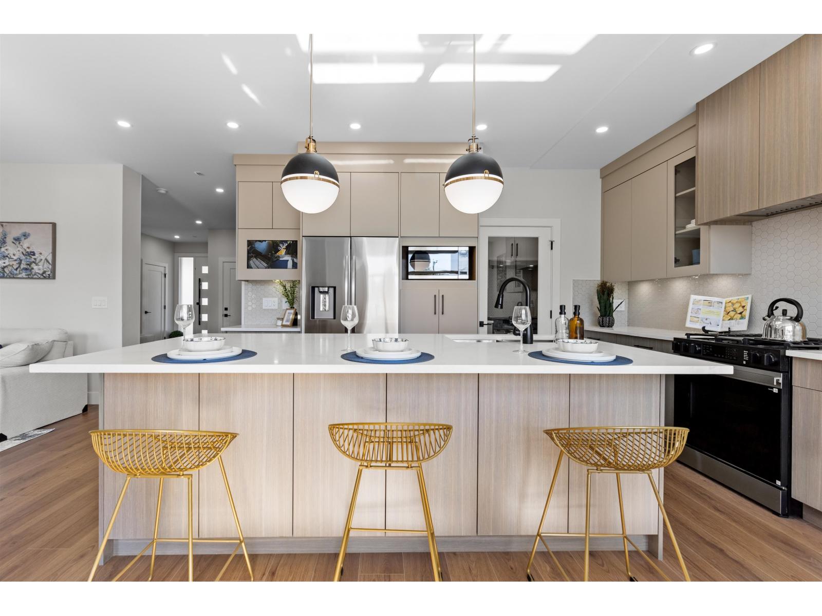 B 7531 DUNSMUIR STREET