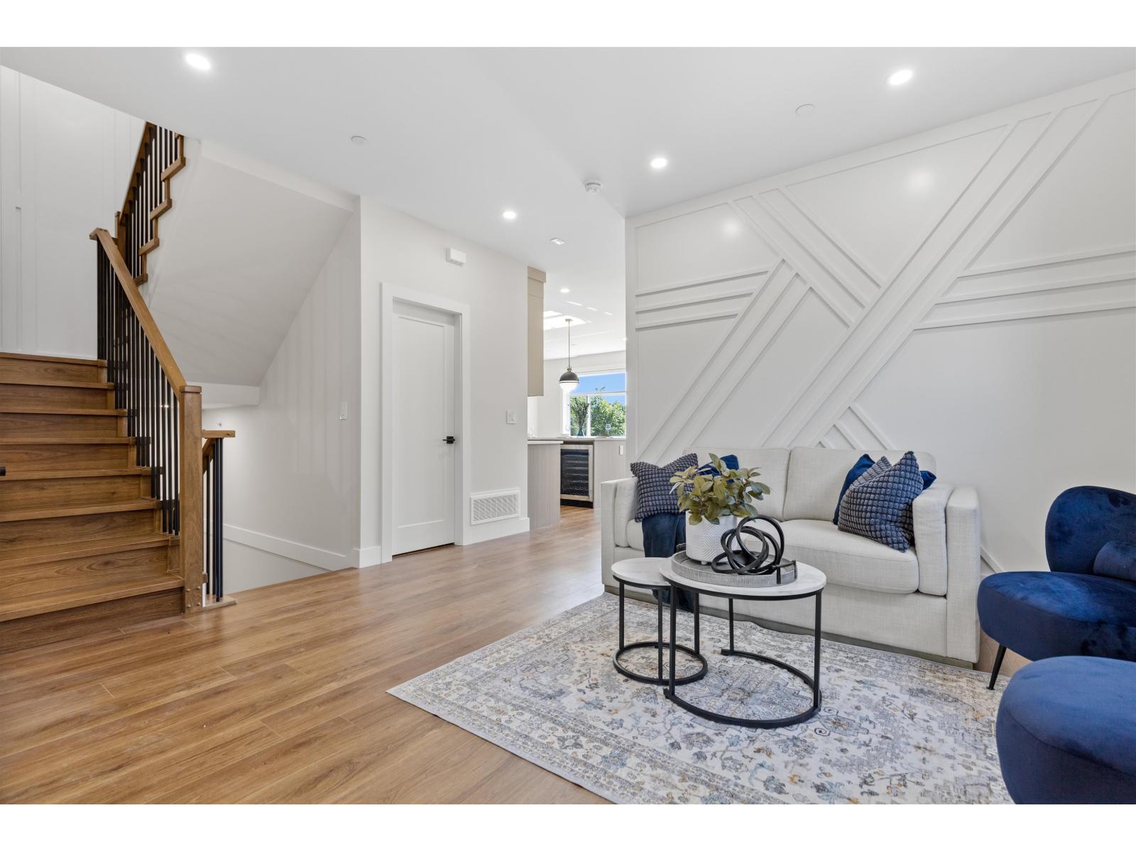 B 7531 DUNSMUIR STREET