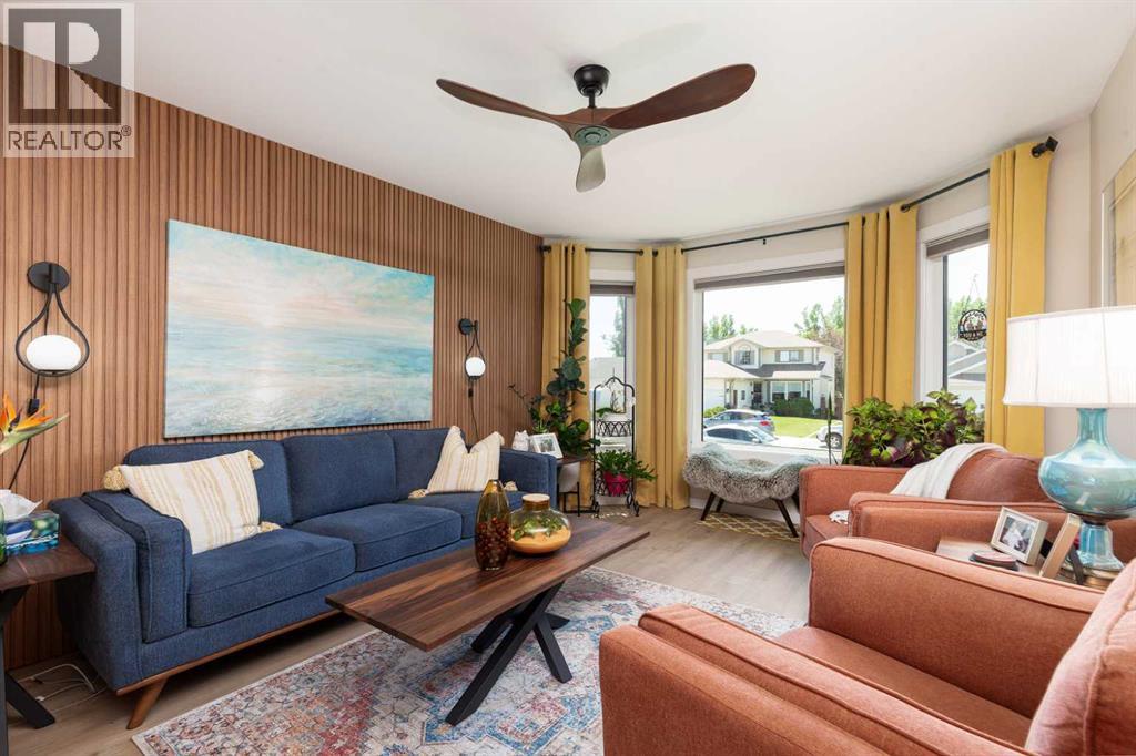 230 Heritage Close W