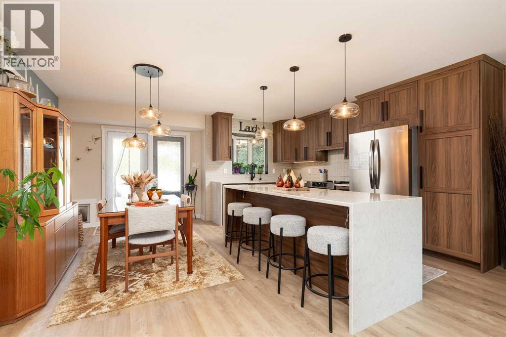 230 Heritage Close W