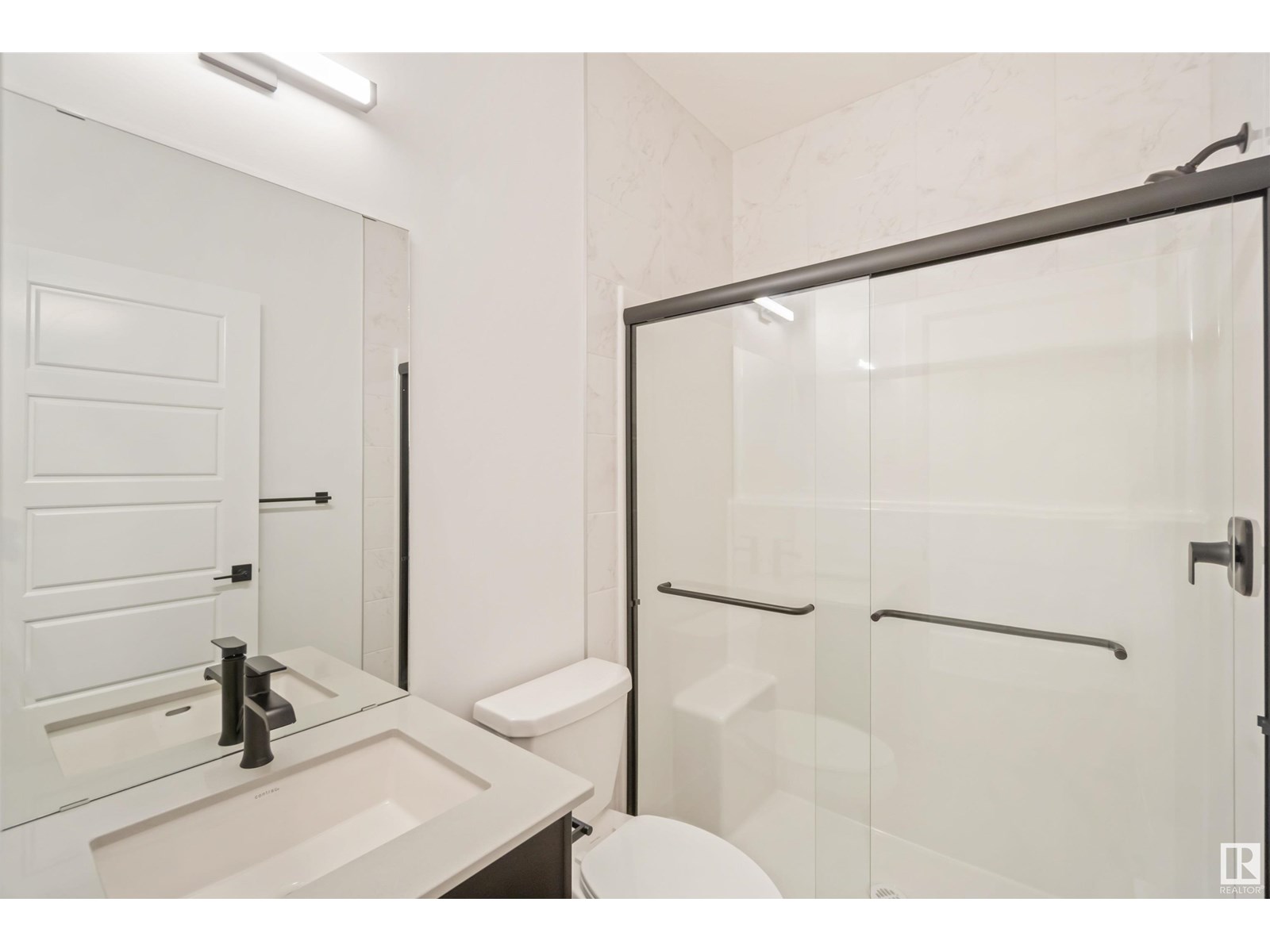 8535 181 AV NW