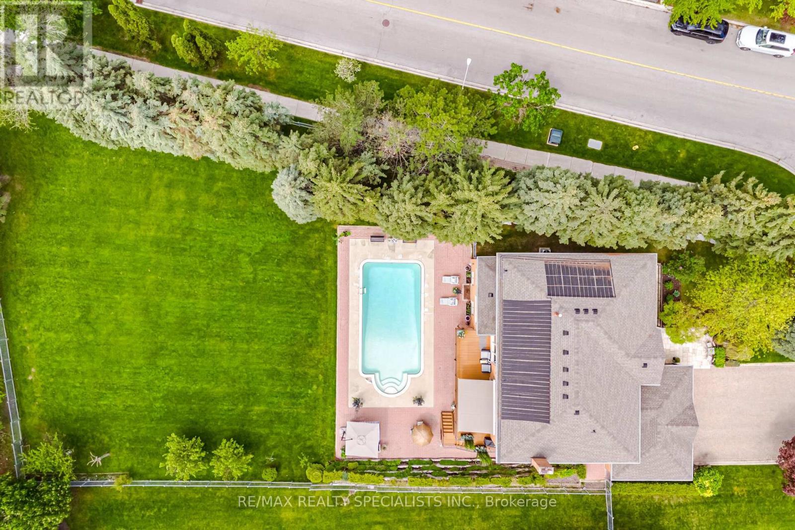 5 ROSSMULL CRESCENT