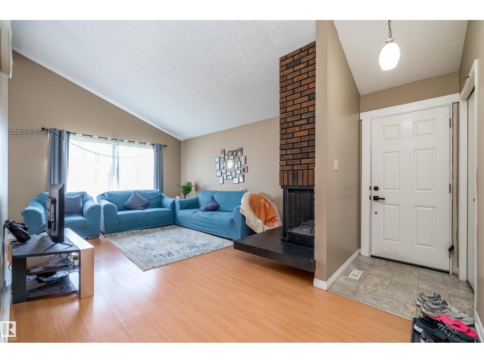 3620 42A AV NW