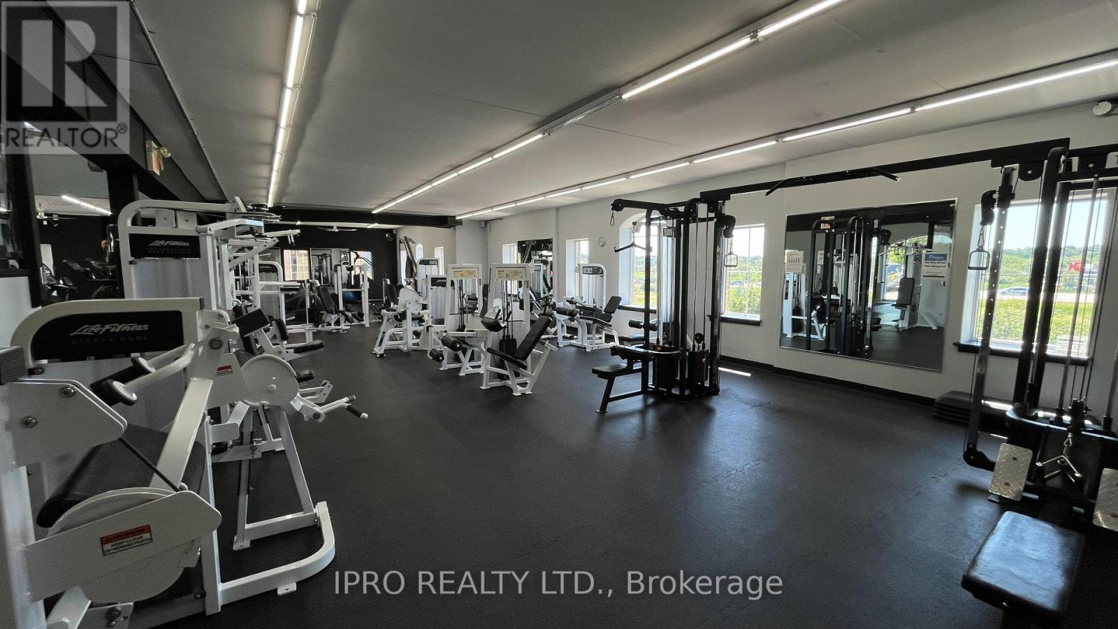 UNIT 5 - 170 LAKEVIEW CRESCENT