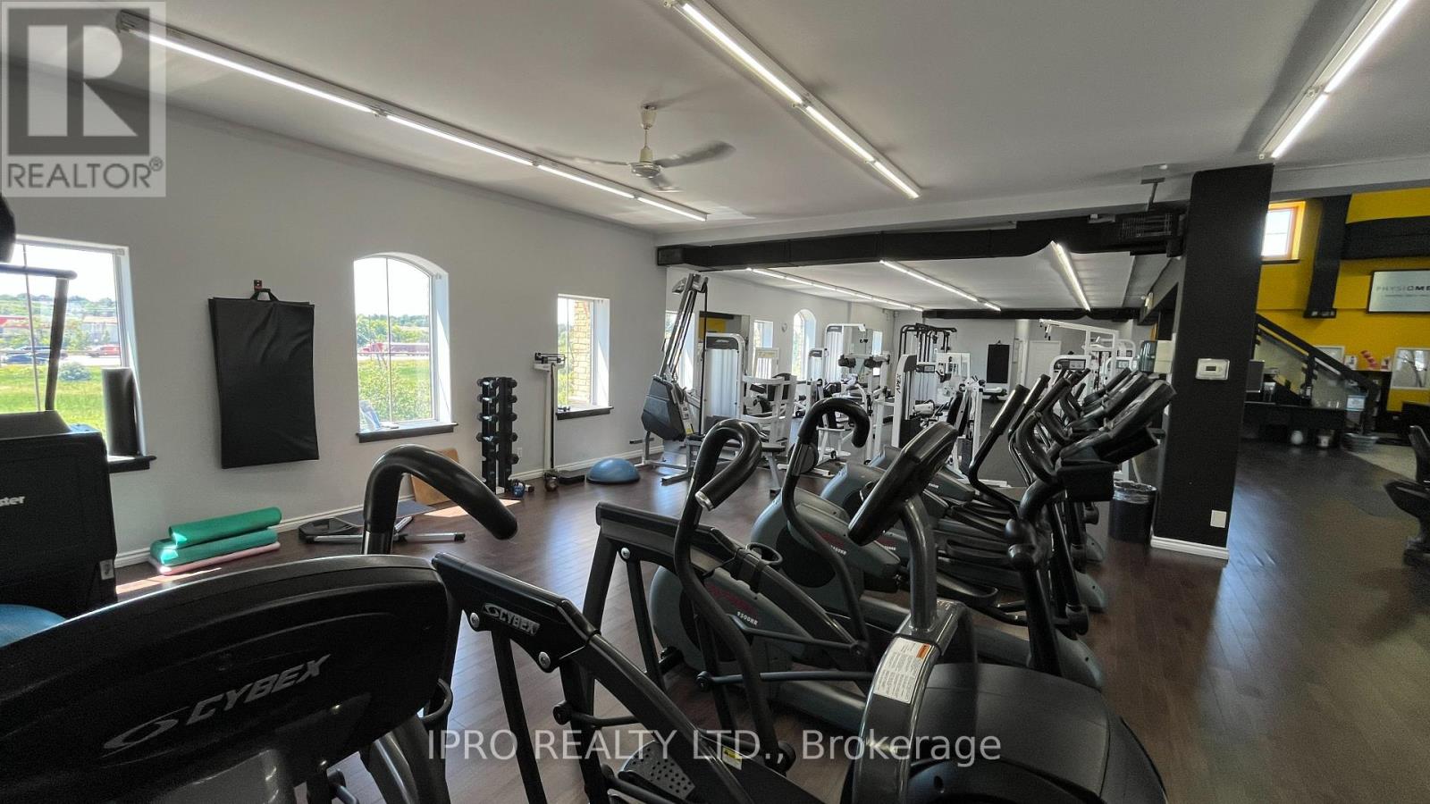 UNIT 5 - 170 LAKEVIEW CRESCENT