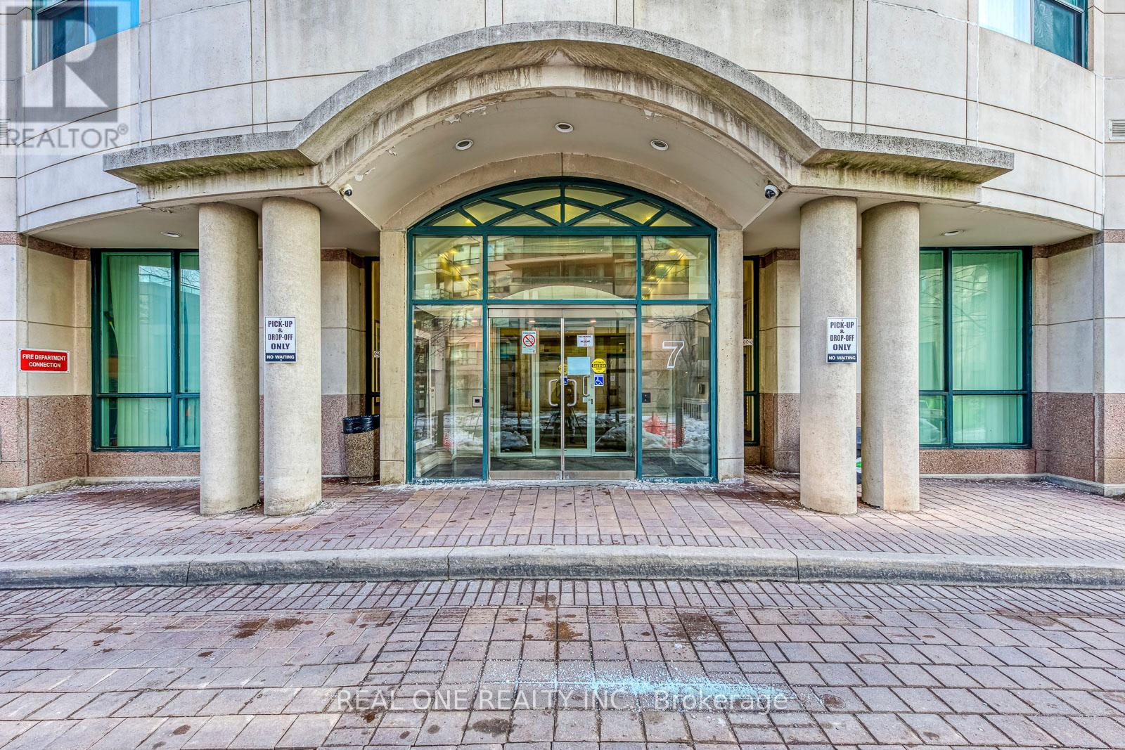 602 - 7 LORRAINE DRIVE