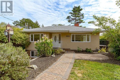1515 Arrow Rd Saanich BC V8N1C3