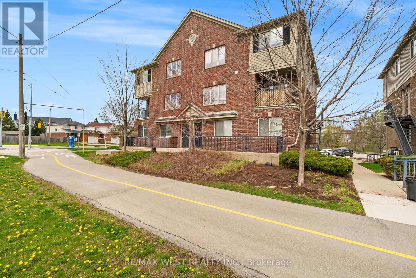 #15 - 950 HIGHLAND ROAD W