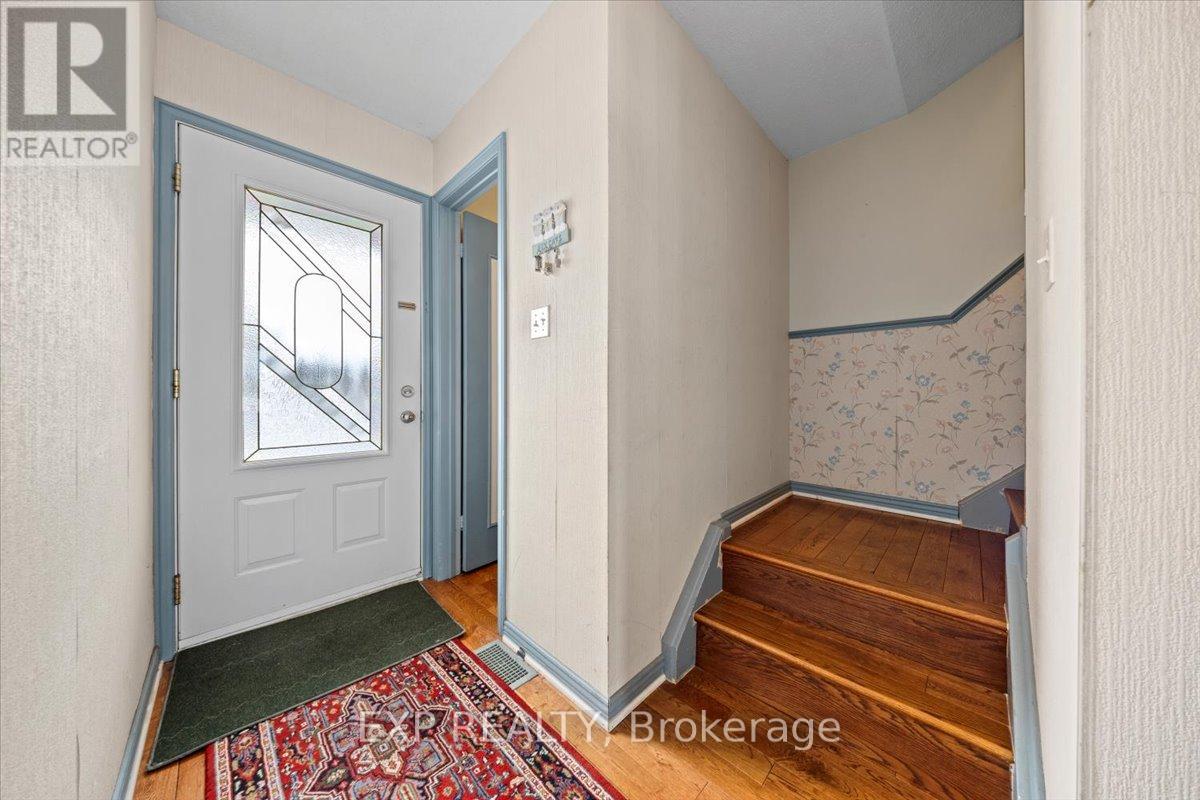 915 LAWNSBERRY DRIVE